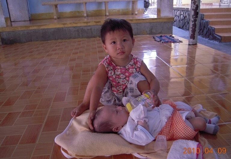 Phát Lại Tình Thương